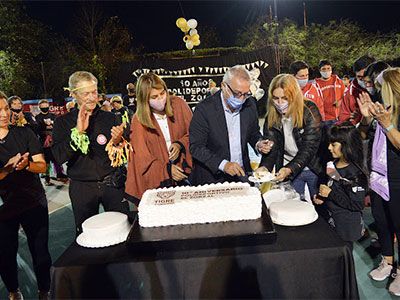 Julio y Gisela Zamora acompañaron la celebración del décimo aniversario del Polideportivo El Zorzal